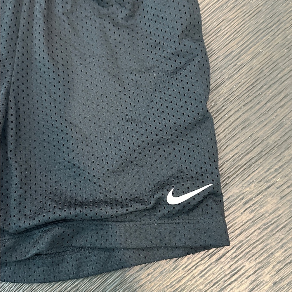 Nike Black Mesh Shorts - Picture 2 of 3